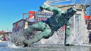 Tom Finney statue