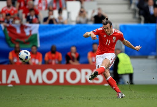 gareth bale playing for wales