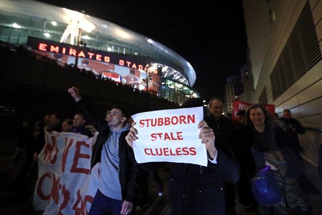 arsenal fans protesting