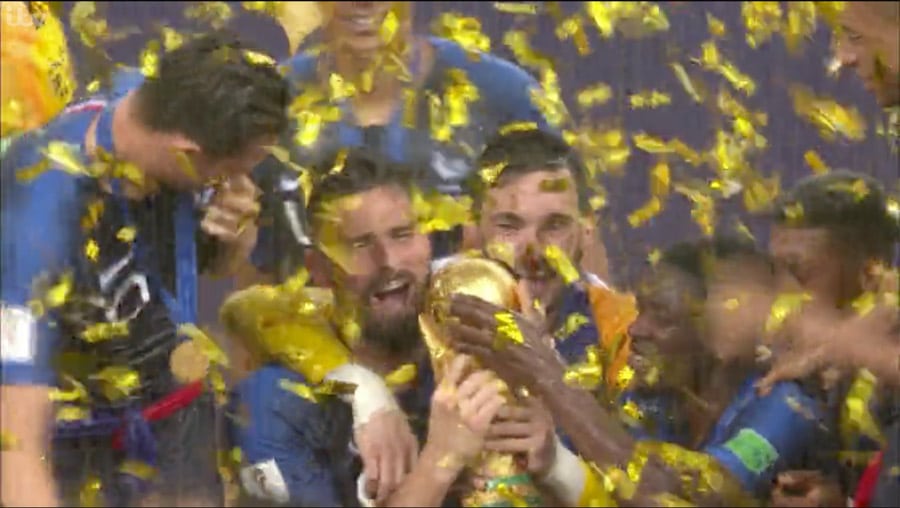 France players with world cup trophy