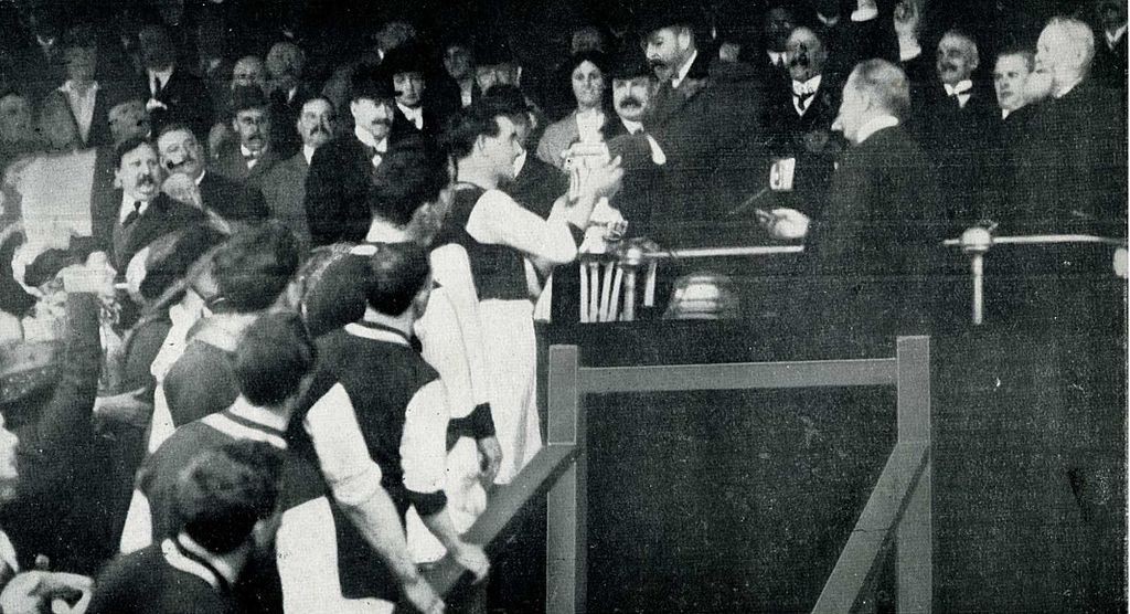 king george presents the fa cup in 1914