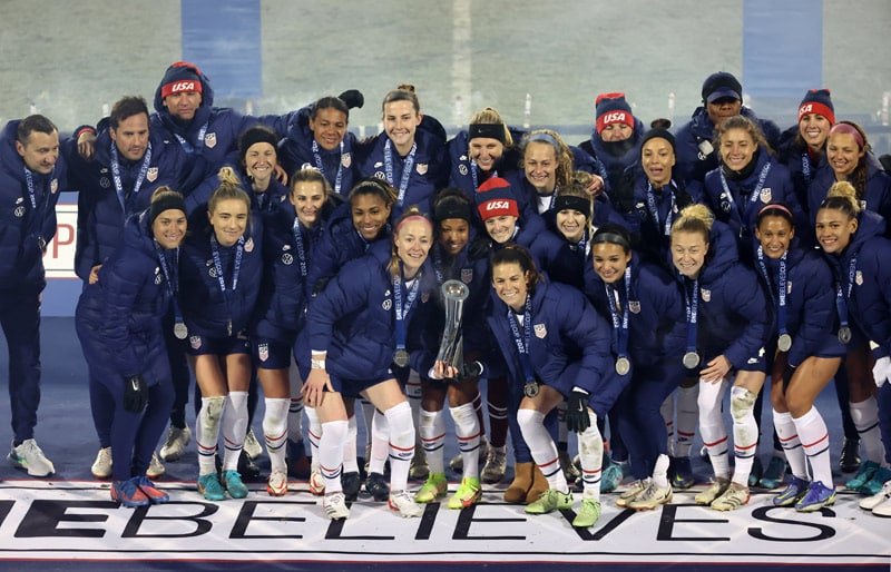 US Women celebrate winning SheBelieves Cup