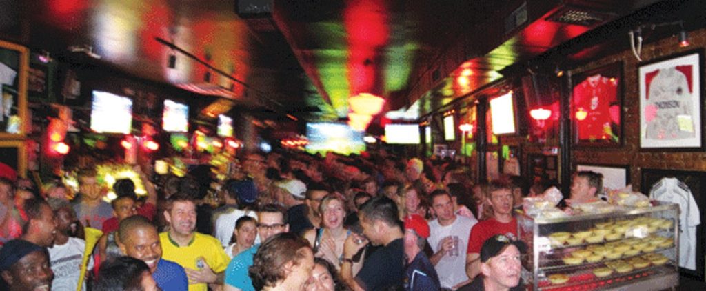 manchester utd supporters in new york at nevada smiths soccer bar