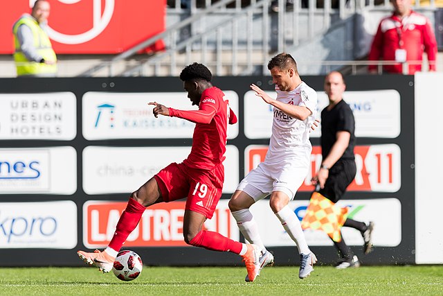 canadian soccer player alphonso davies