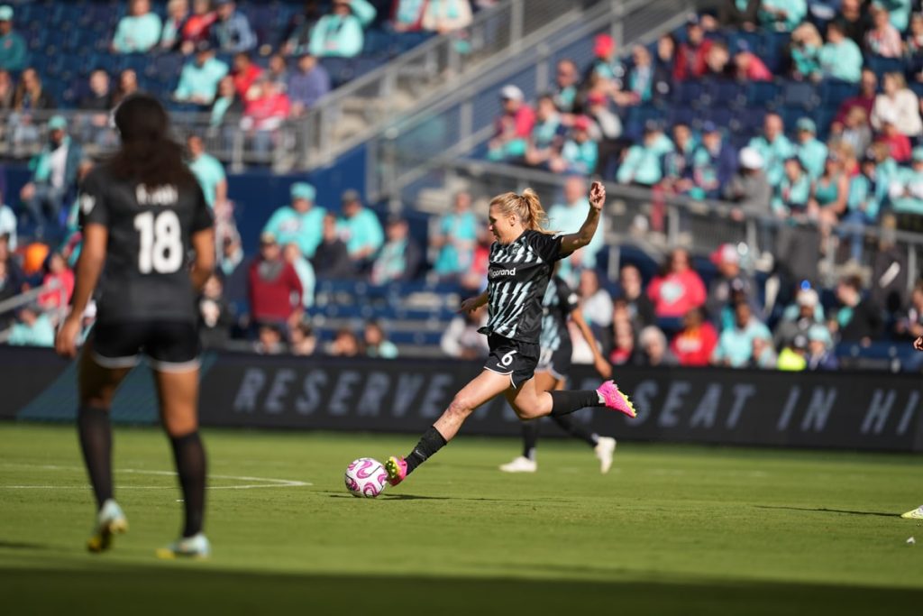 gotham fc in action against Kansas city current