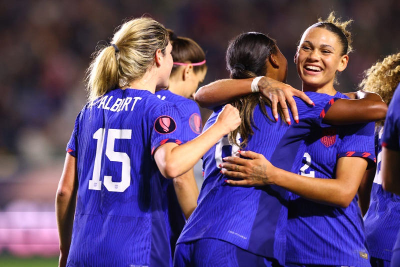 US Women celebrate against Argentina