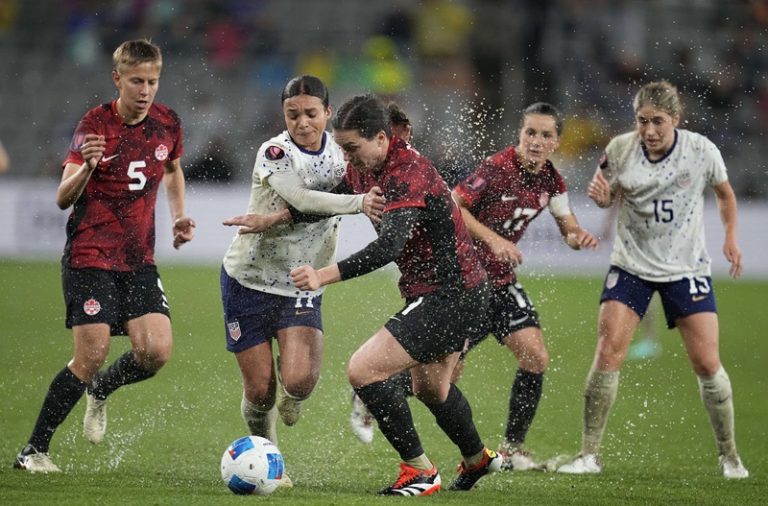 Canada defender Vanessa Gilles battles with Sofia Smith during extra-time - Photo by Ray Acevedo - USA TODAY Sports